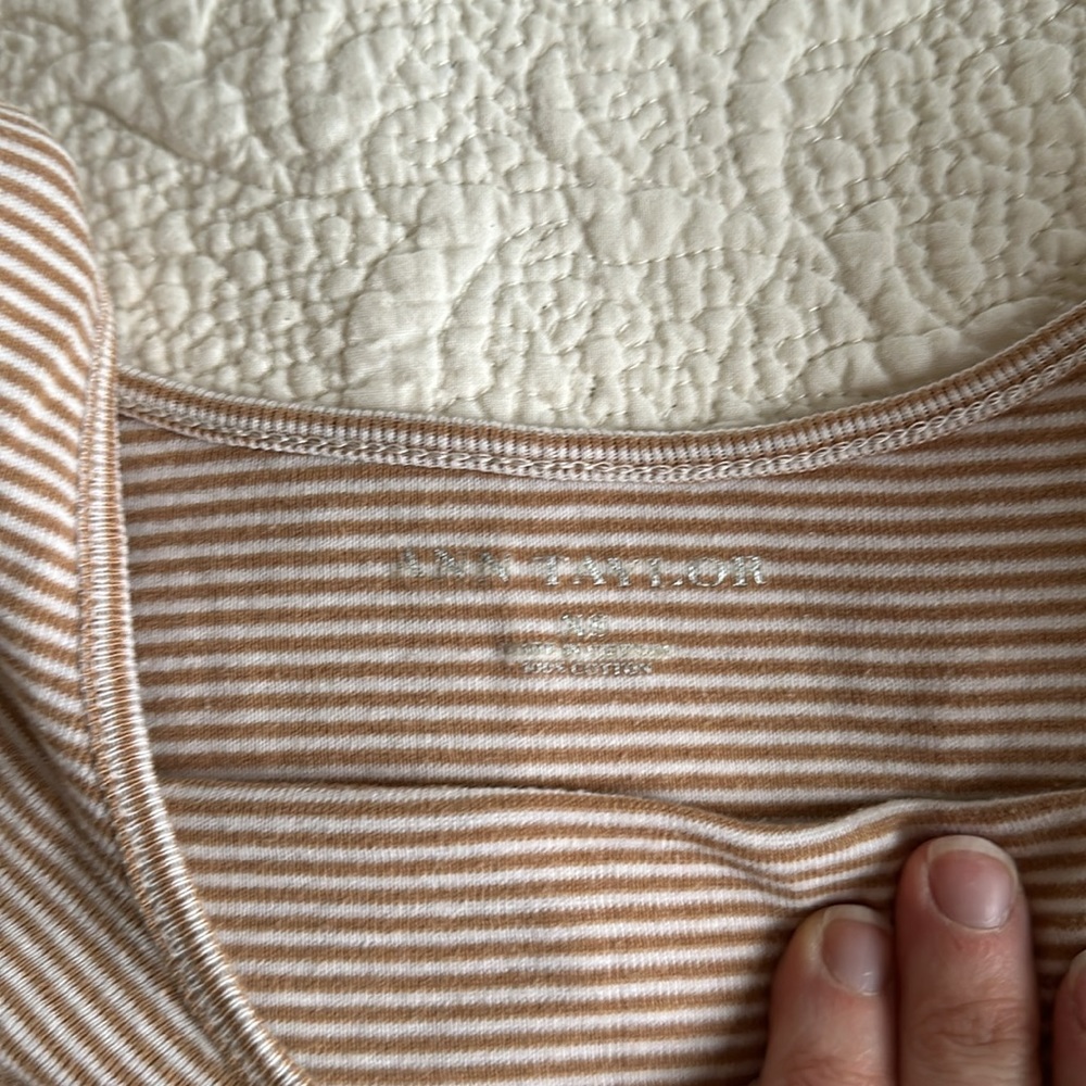 And Taylor 3/4 brown and white striped neck, extra small